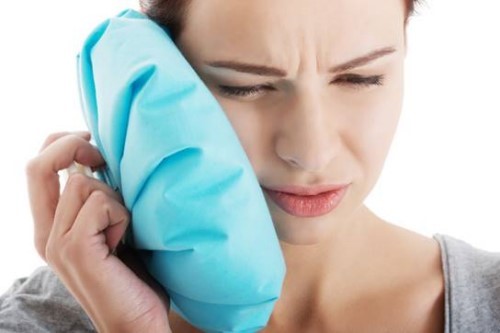 Bị sốt và đau đầu sau khi nhổ răng phải làm sao?